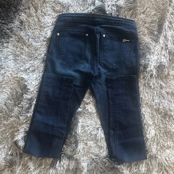 GUESS - Picture 2 of 7